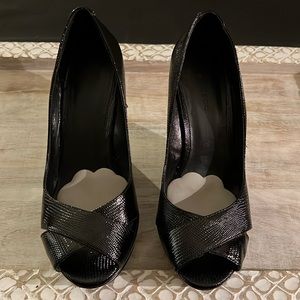 FACADE black vinyl patent wedges - size 6 1/2